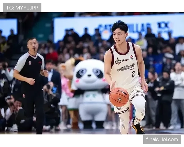 全明星技巧赛现搞笑失误，球员互动彰显娱乐精神