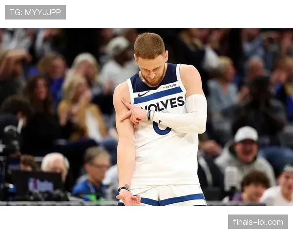 迪文琴佐关键三分，尼克斯射手群提供火力