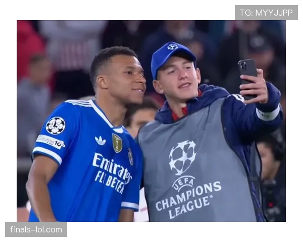 皇马4-3客胜奥林匹亚科斯，姆巴佩戴帽后致敬主场球迷