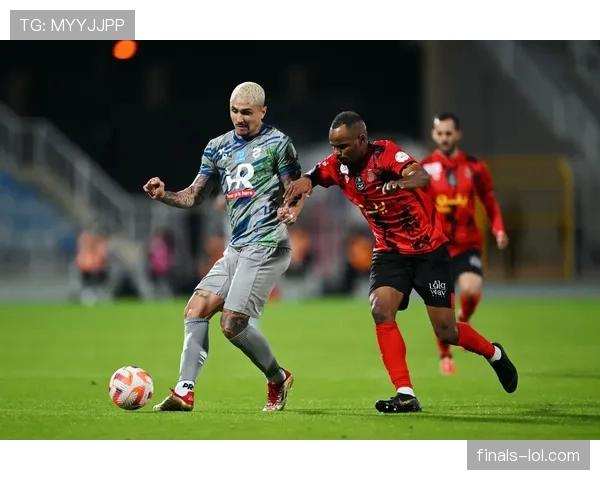 朗斯取联赛四连胜,积分榜反超巴黎暂居首位 朗斯取联赛四连胜,积分榜反超巴黎暂居首位