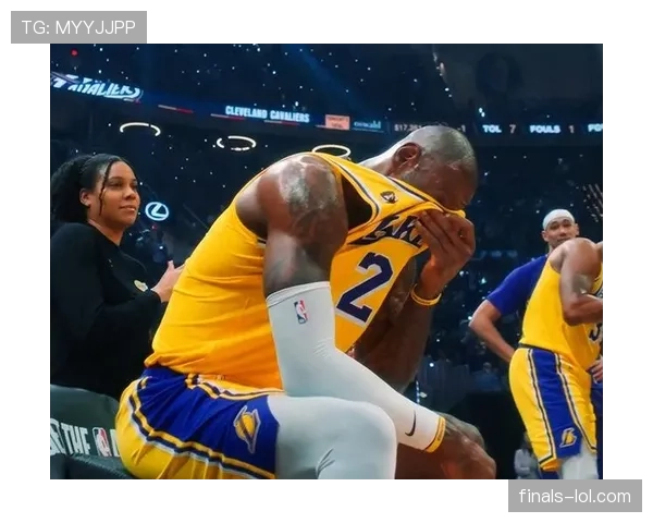 战报：湖人加时险胜雷霆，詹姆斯出战42分钟，赛后称“为排名别无选择”。